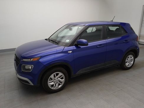 Used 2025 Hyundai Venue SE FWD image 2