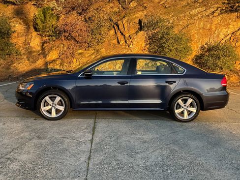 Used 2012 Volkswagen Passat TDI SE image 2