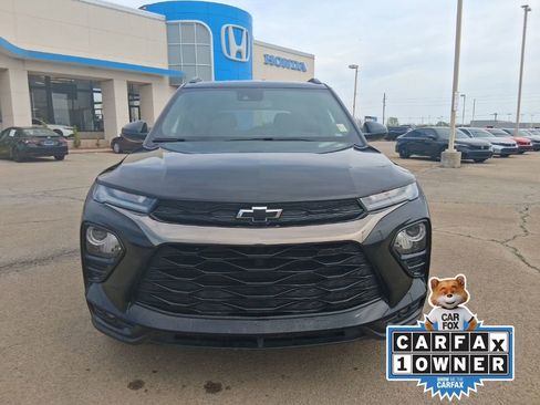Used 2021 Chevrolet TrailBlazer RS w/ Technology Package FWD image 2