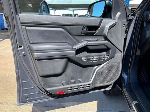 Used 2025 Toyota Tacoma SR5 AWD/4WD image 22
