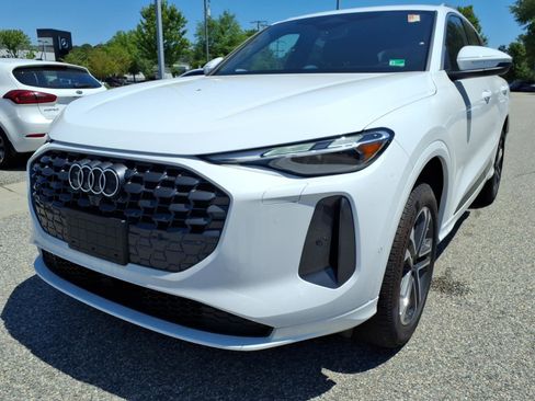 Used 2025 Audi Q5 Premium w/ Convenience Package AWD/4WD image 2