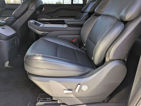 New 2025 Lincoln Navigator L Reserve image 12