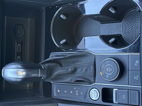 Used 2019 Volkswagen Atlas SEL Premium image 25