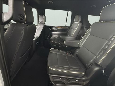 Used 2023 Chevrolet Suburban Premier image 27