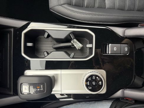 New 2025 Mitsubishi Outlander SE image 25