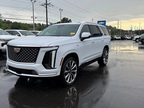 Used 2026 Cadillac Escalade Luxury w/ Touring Package AWD/4WD image 17