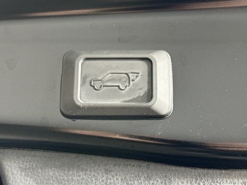 Used 2021 Toyota RAV4 SE image 29