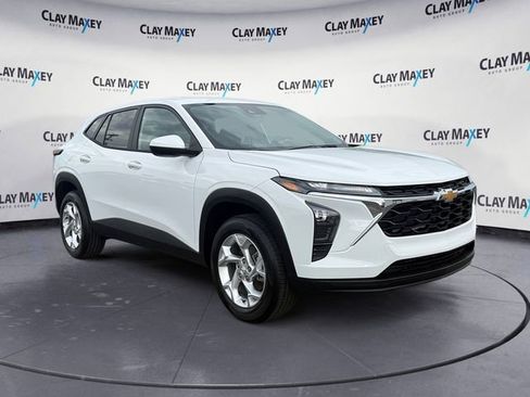 Used 2025 Chevrolet Trax LS w/ LS Convenience Package FWD image 7