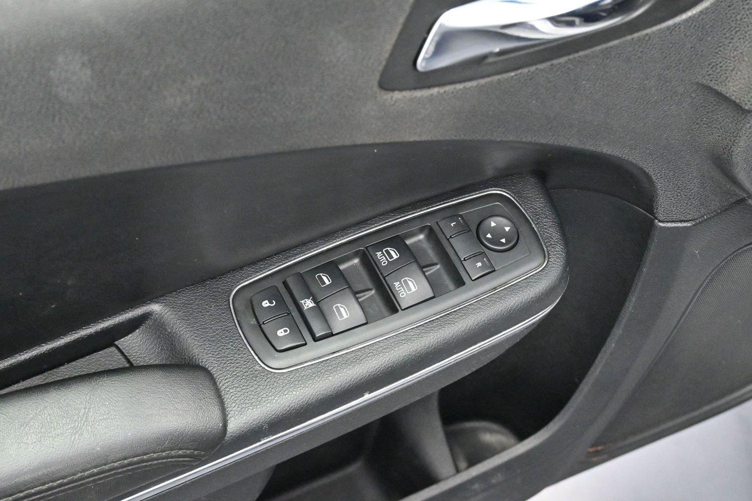Used 2013 Dodge Charger SE RWD image 10