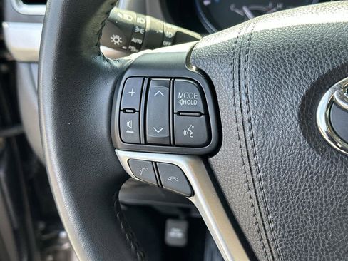 Used 2018 Toyota Highlander XLE image 23