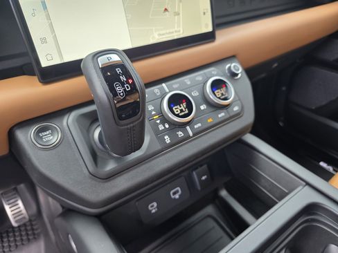 Used 2023 Land Rover Defender 110 image 19