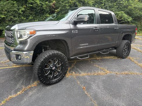 Used 2018 Toyota Tundra SR5 w/ SR5 Upgrade Package AWD/4WD image 2