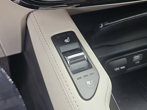 Certified 2024 Kia Telluride EX w/ EX Captain's Chair Package AWD/4WD image 18
