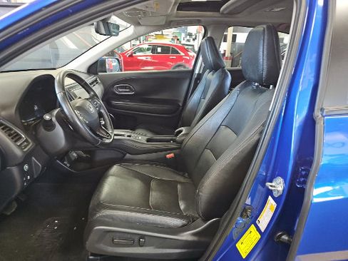 Certified 2020 Honda HR-V Touring image 3