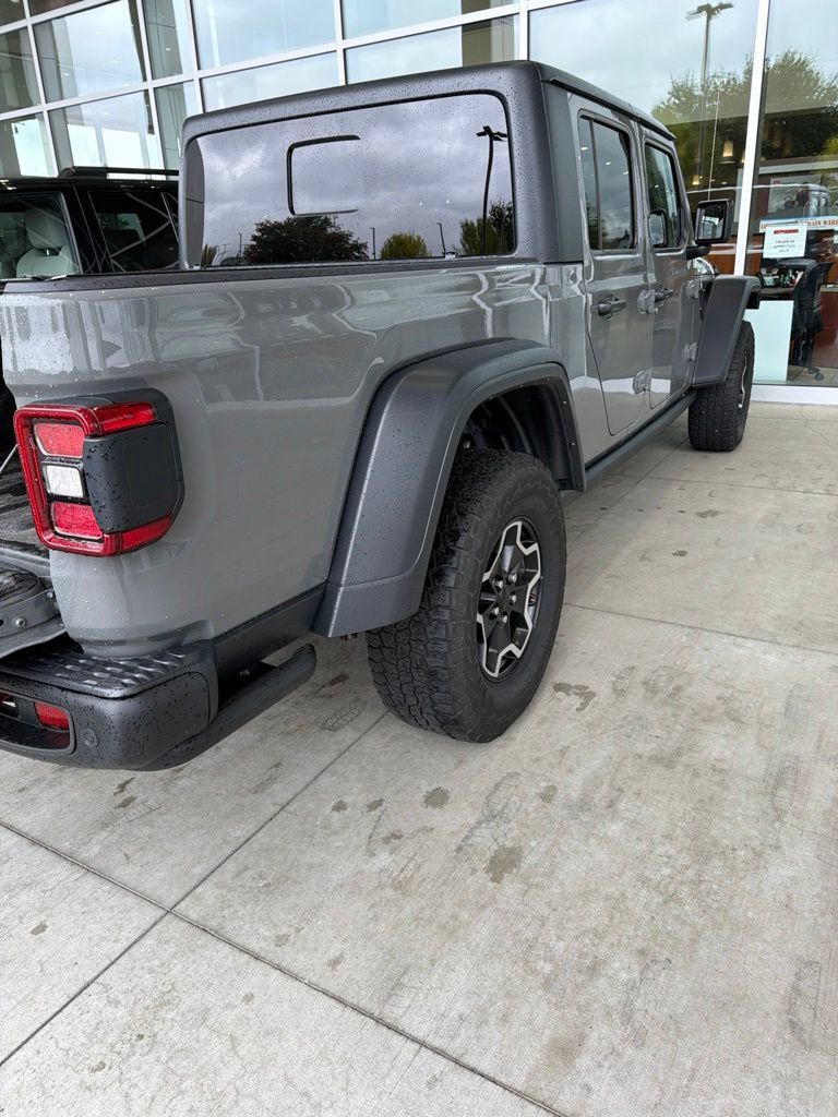 Used 2021 Jeep Gladiator Rubicon AWD/4WD image 6