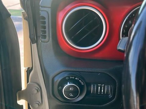 Used 2020 Jeep Gladiator Rubicon AWD/4WD image 8
