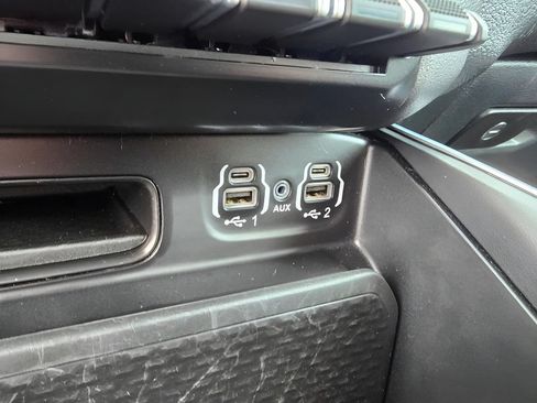 Used 2022 RAM 1500 Big Horn w/ Night Edition AWD/4WD image 17