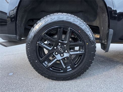 Used 2023 Chevrolet Silverado 1500 Custom Trail Boss w/ LPO, Dark Essentials Package image 18