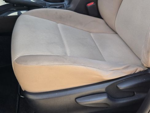Used 2013 Toyota RAV4 LE FWD image 21