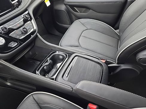 New 2026 Chrysler Pacifica Limited w/ S Appearance Package image 12