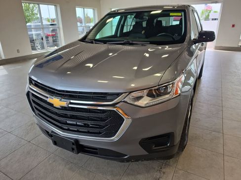 Used 2018 Chevrolet Traverse LS FWD image 2