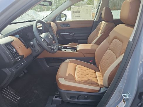 New 2026 Nissan Pathfinder Platinum image 14