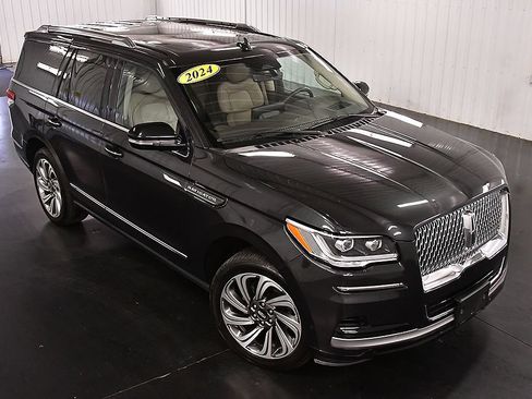 Used 2024 Lincoln Navigator Reserve AWD/4WD image 13
