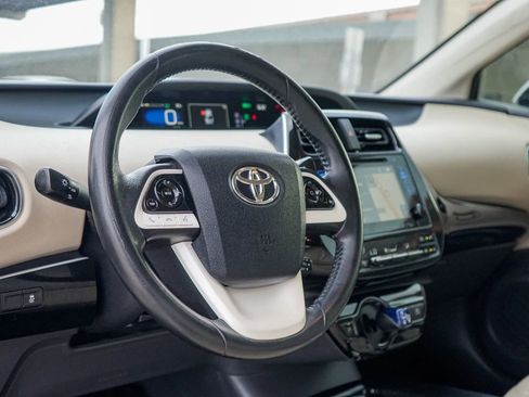 Used 2016 Toyota Prius Three image 10