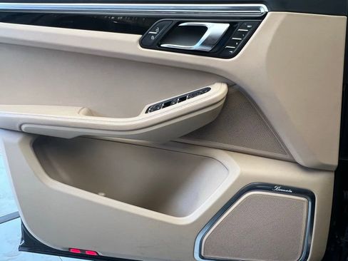 Certified 2023 Porsche Macan S AWD/4WD image 19