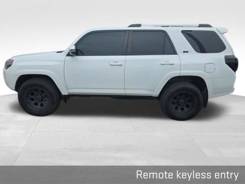 Used 2021 Toyota 4Runner SR5 Premium w/ Moonroof Package AWD/4WD image 9