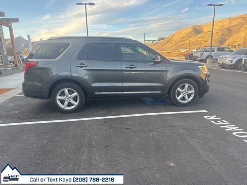 Used 2017 Ford Explorer XLT w/ Equipment Group 201A image 7