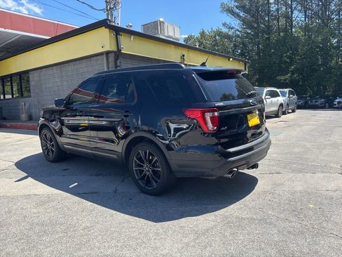 Used 2019 Ford Explorer XLT w/ Equipment Group 202A FWD image 7