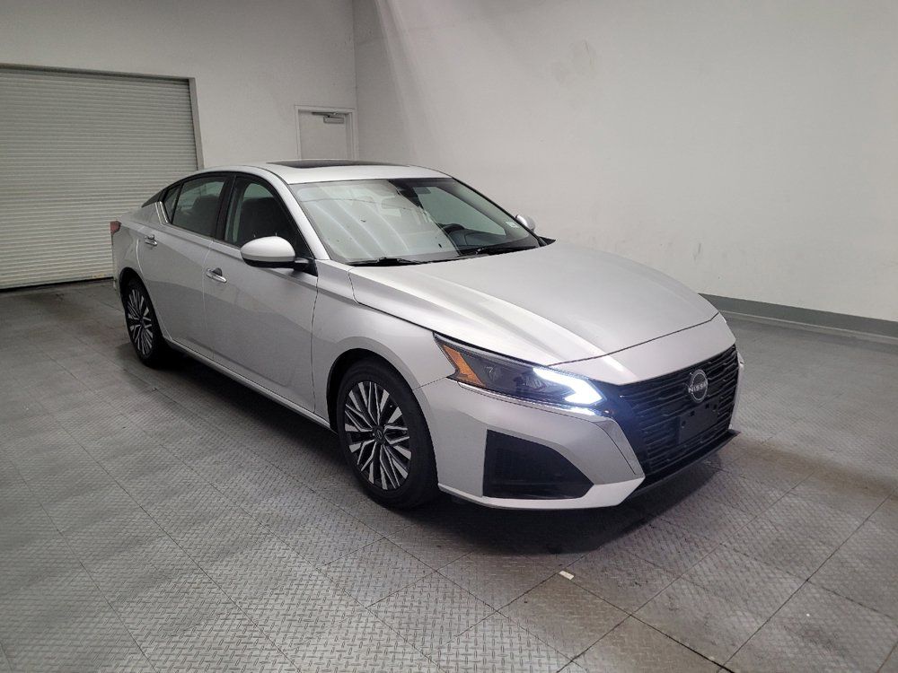 Used 2023 Nissan Altima 2.5 SV w/ SV Premium Package FWD image 13