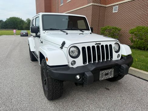 Used 2017 Jeep Wrangler Unlimited Sahara AWD/4WD image 22