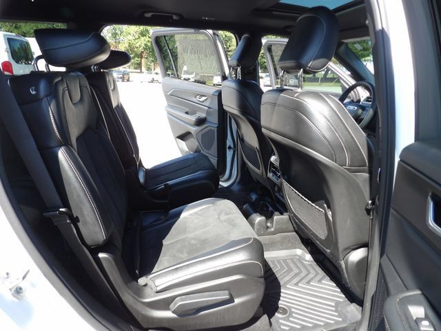Used 2023 Jeep Grand Cherokee L Laredo AWD/4WD image 34