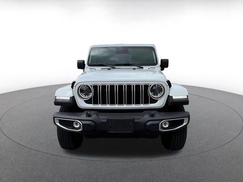 Used 2025 Jeep Wrangler Unlimited Sahara AWD/4WD image 4
