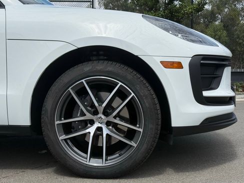 Certified 2025 Porsche Macan image 12