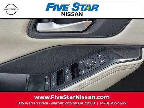 Used 2025 Nissan Rogue SV AWD/4WD image 30
