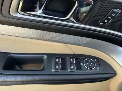 Used 2025 Volkswagen Taos SEL image 23