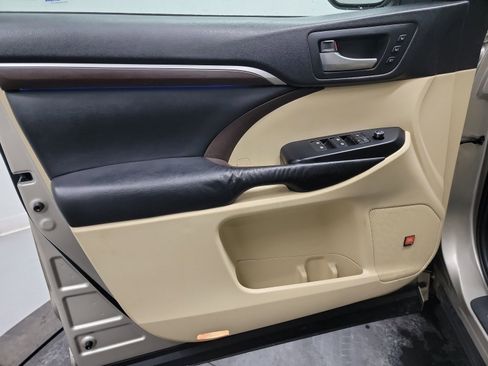 Used 2015 Toyota Highlander Limited image 13