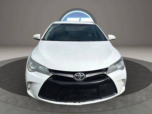 Used 2017 Toyota Camry SE image 9