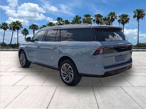 Used 2025 Lincoln Navigator L Reserve image 5