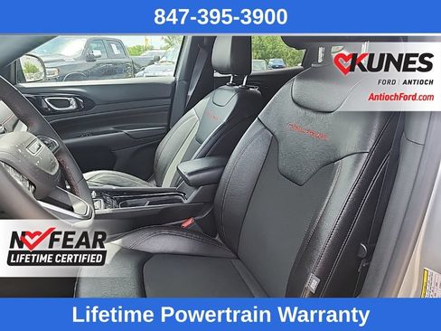 Used 2025 Jeep Compass Trailhawk AWD/4WD image 11