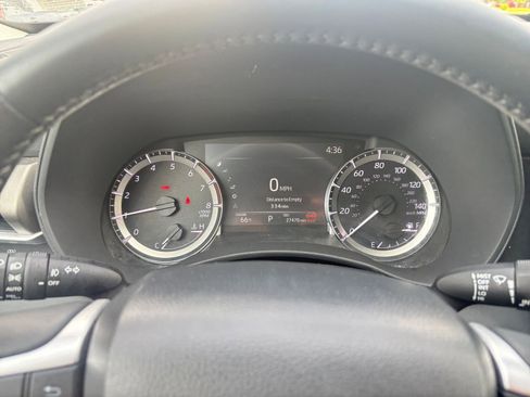 Used 2025 Toyota Highlander LE FWD image 42