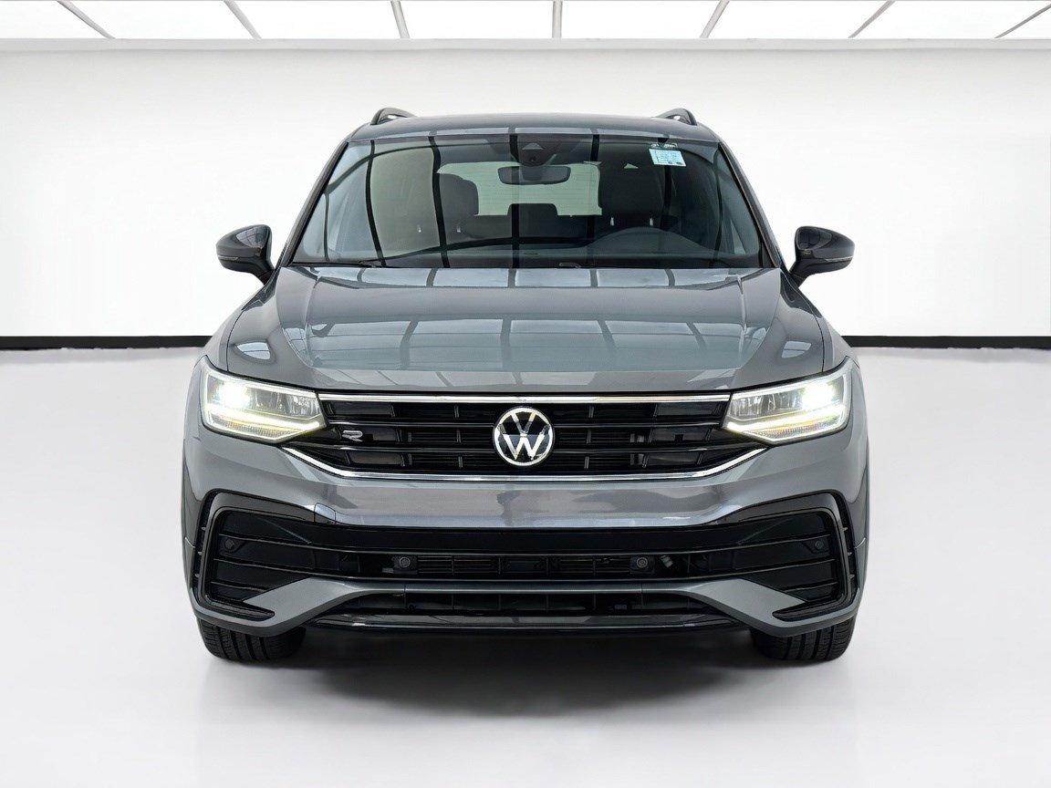 Used 2022 Volkswagen Tiguan SE R-Line FWD image 2