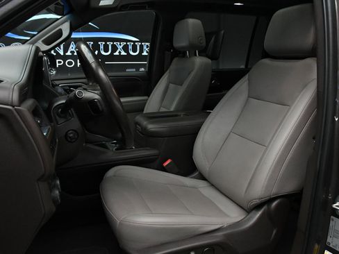 Used 2021 Chevrolet Suburban Z71 w/ Luxury Package image 19