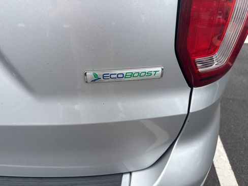 Used 2018 Ford Explorer XLT w/ Equipment Group 201A image 10