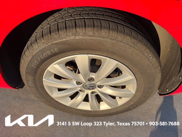 Used 2013 Volkswagen Beetle 2.5 FWD image 6