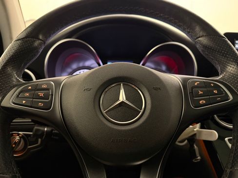 Used 2019 Mercedes-Benz GLC 300 4MATIC image 11
