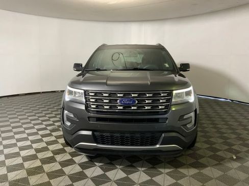 Used 2017 Ford Explorer XLT w/ Equipment Group 202A FWD image 2